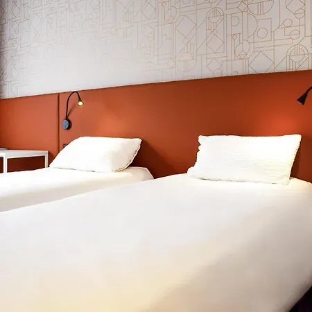 Ibis Centre Hotel 3*