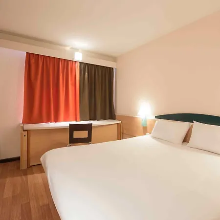 Ξενοδοχείο Ibis Centre 3*
